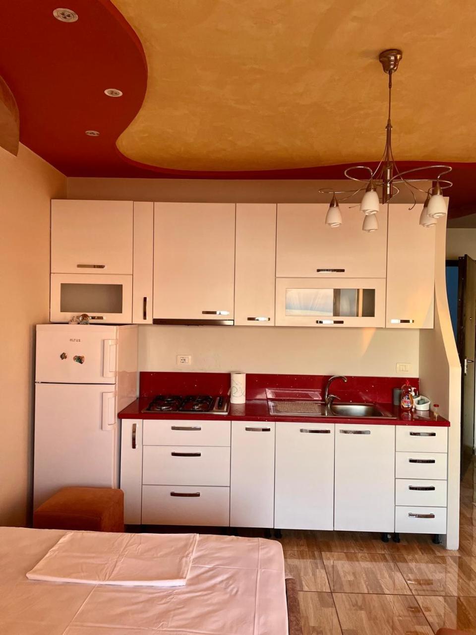 Cozy Beachfront Room Дуррес Екстер'єр фото