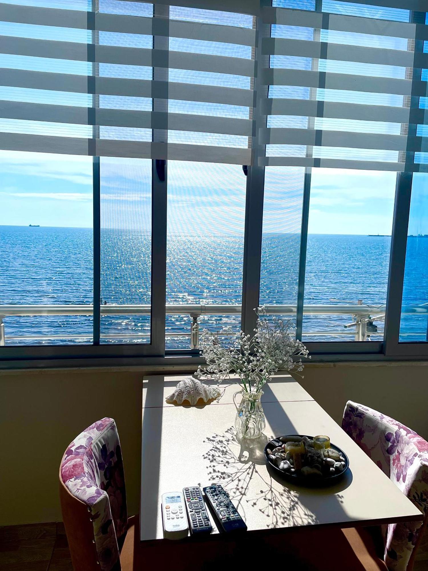 Cozy Beachfront Room Дуррес Екстер'єр фото