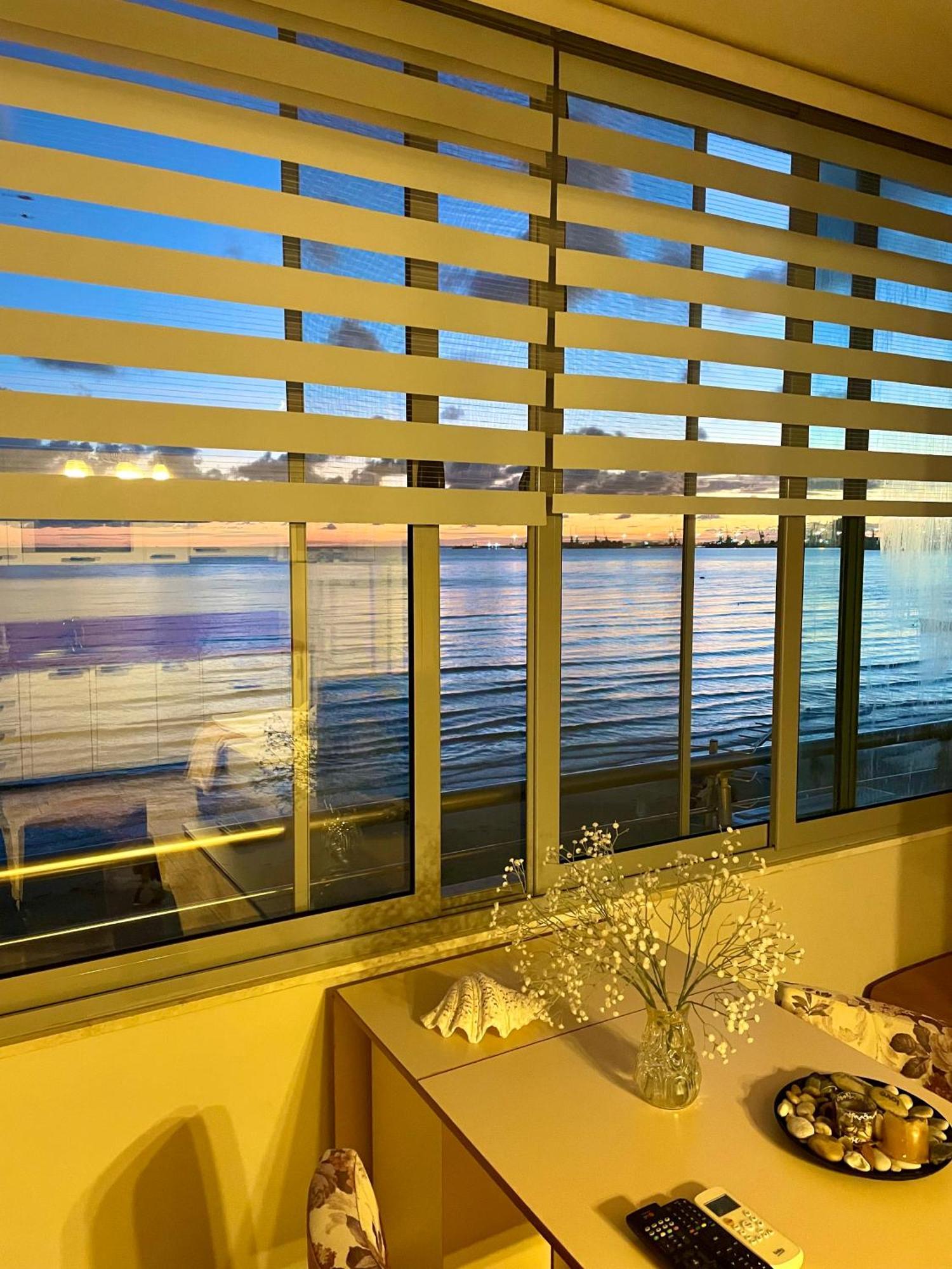 Cozy Beachfront Room Дуррес Екстер'єр фото