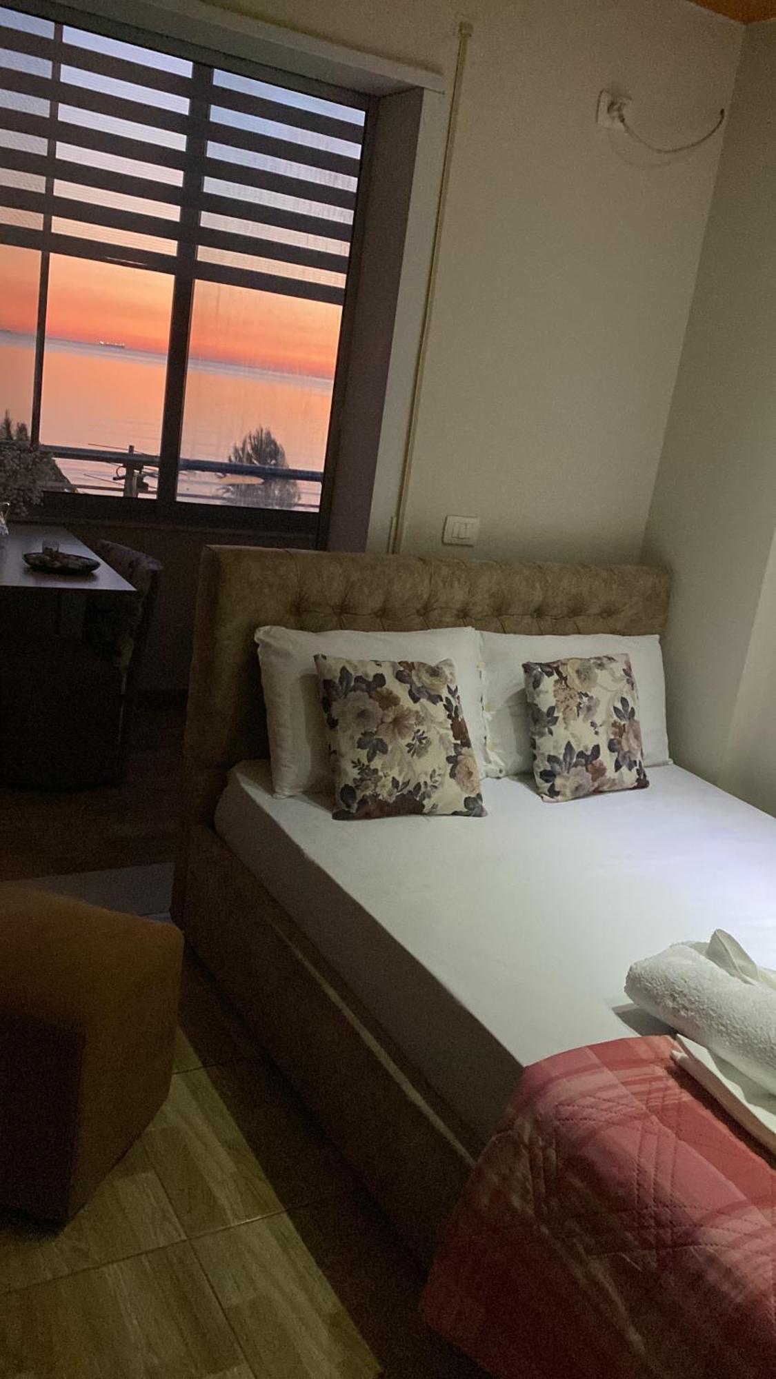 Cozy Beachfront Room Дуррес Екстер'єр фото